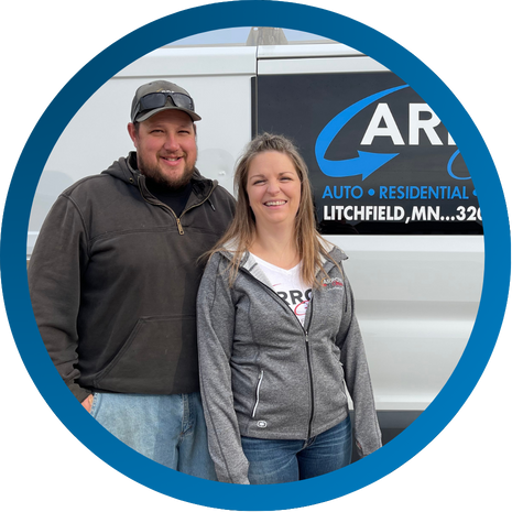 Small business owner using Vibrant Broadband's Business Fiber internet service.