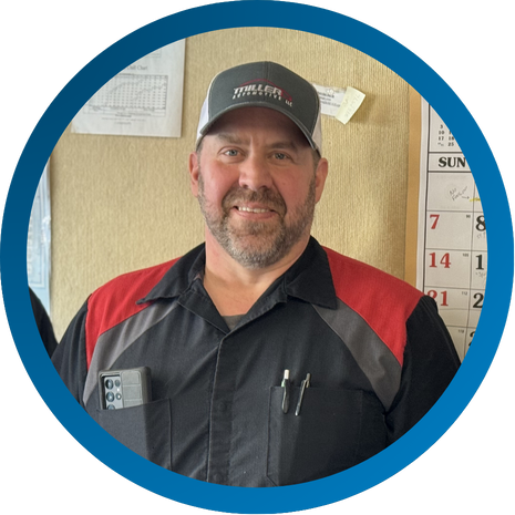 Automotive business owner using Vibrant Broadband's Business Fiber internet service.